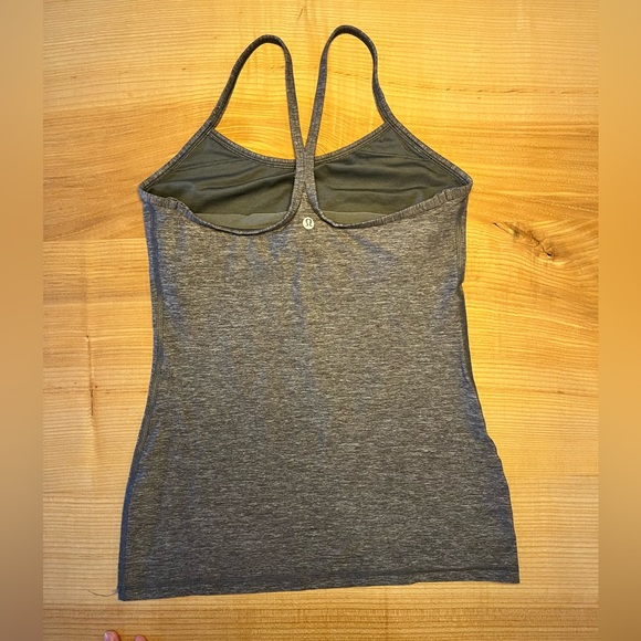 Lululemon racer back tank with built in bra, size 6 - Picture 2 of 3